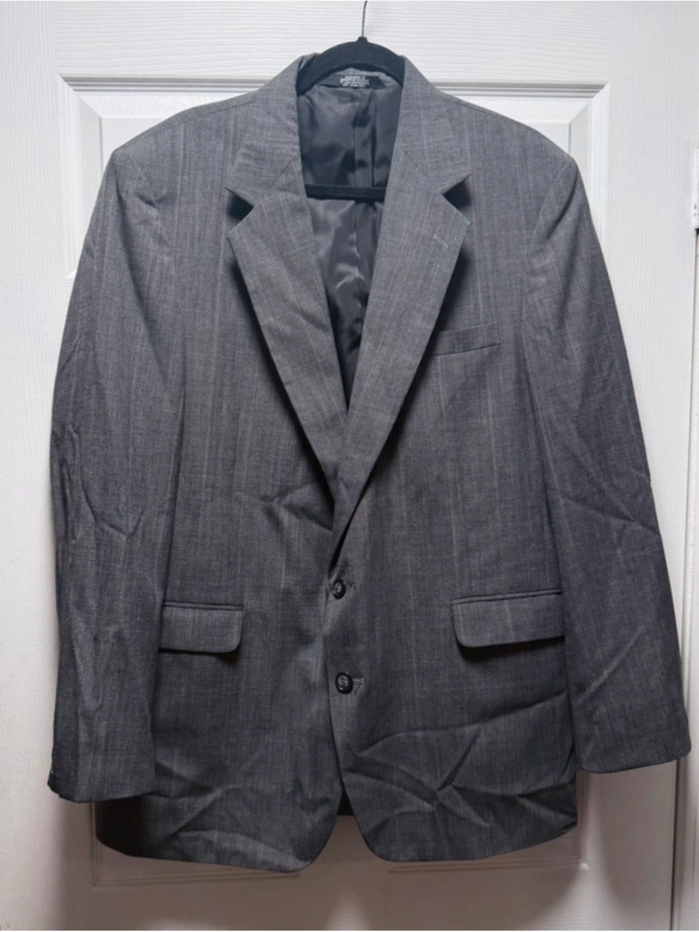 Haggar Men's Charcoal Suit - Jacket 44L & Pants 34x34 - fine plaid print